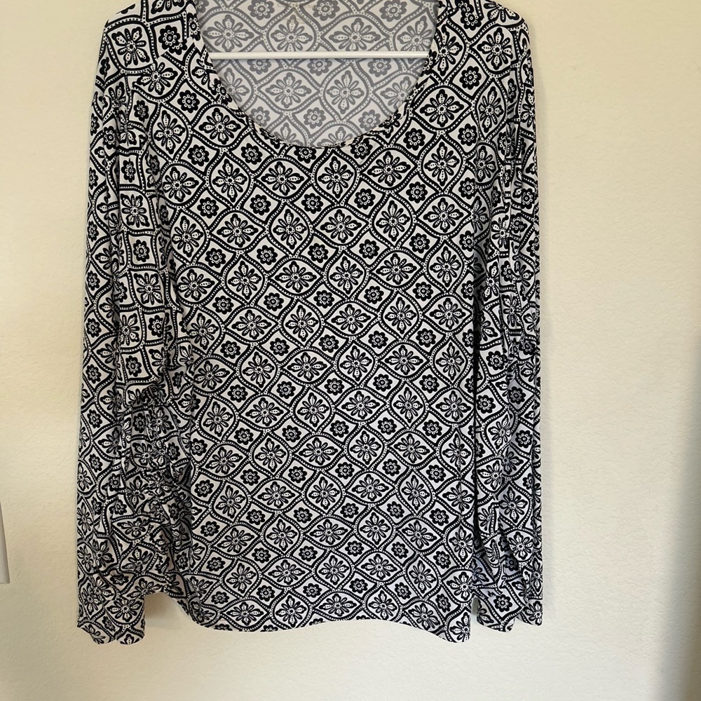 Lands End Womens Size 2X  Black White Floral Nylon Top Long Sleeve Rouched sides